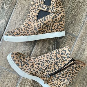 Linea Paolo Freshton Animal Print Wedge Sneaker size 7.5